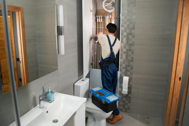 merenovasi kamar mandi