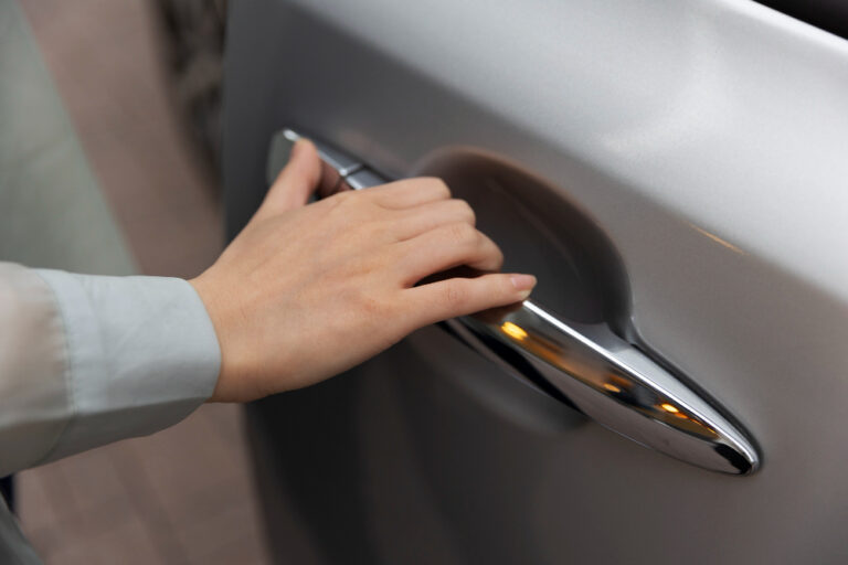 Gagang pintu mobil susah dibuka